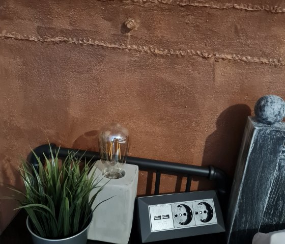 Betten mit Ladestation, © Hoffmann, Western Cottage Hocheifel Betten mit Ladestation, © Hoffmann, Western Cottage Hocheifel