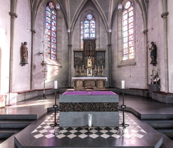 Altarraum Pfarrkirche St. Johannes der Täufer, © Tourist-Information Hocheifel-Nürburgring©Eifel Tourismus GmbH, Dominik Ketz Altarraum Pfarrkirche St. Johannes der Täufer, © Tourist-Information Hocheifel-Nürburgring©Eifel Tourismus GmbH, Dominik Ketz