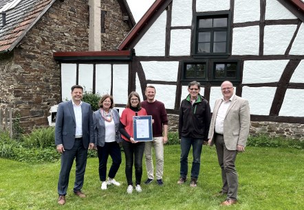 Urkundenübergabe Ecolabel im Landhaus am Aremberg in Antweiler , © Eifel Tourismus GmbH Urkundenübergabe für das Ferienhaus in Antweiler
