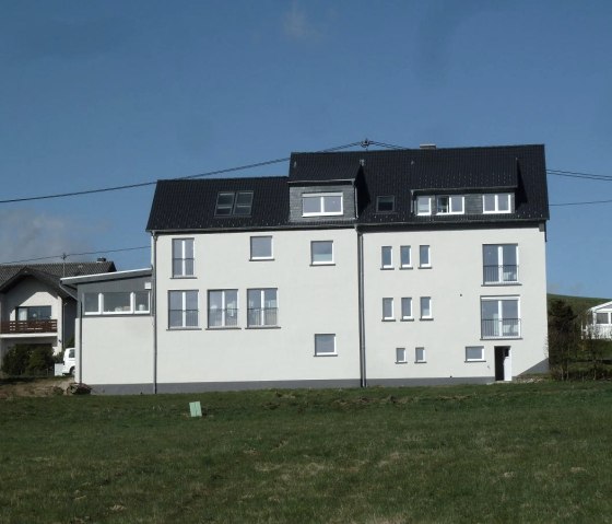 Haus-Rückansicht mit Garten, © O.Louisoder Haus-Rückansicht mit Garten, © O.Louisoder