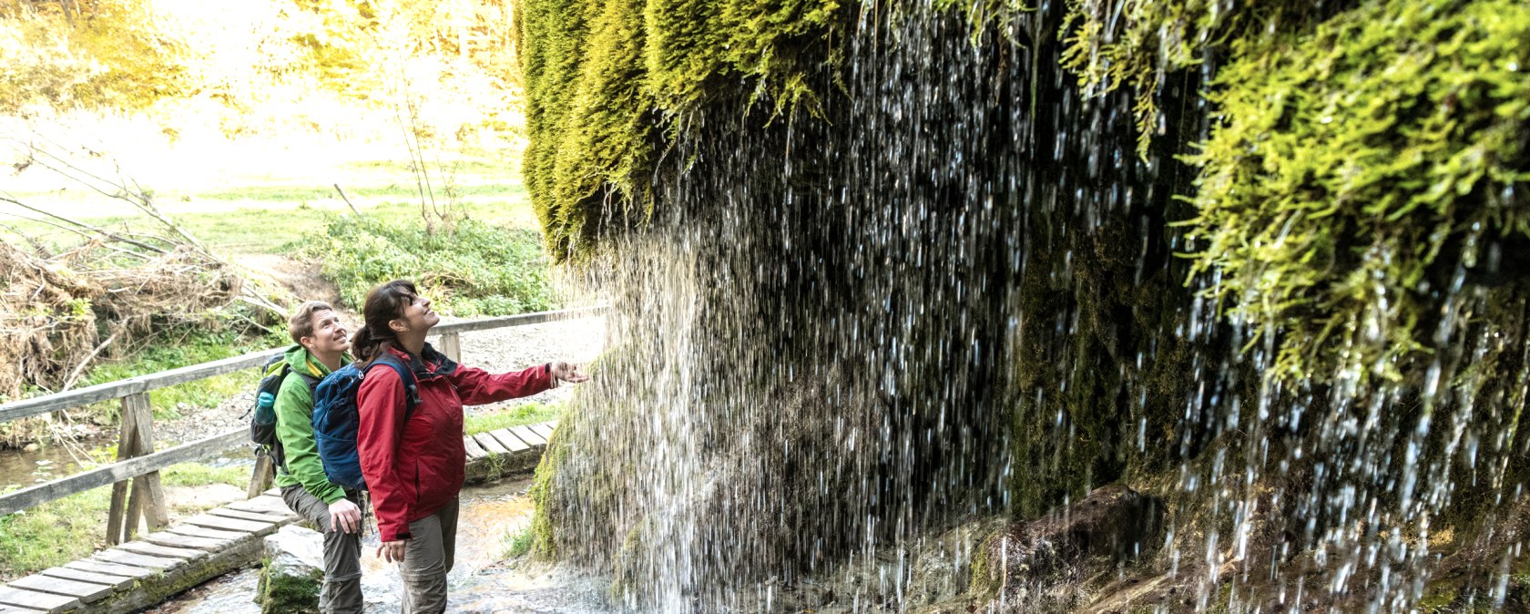 Erfrischung am Wasserfall Dreimühlen am Eifelsteig, © Eifel Tourismus GmbH, D. Ketz Erfrischung am Wasserfall Dreimühlen am Eifelsteig, © Eifel Tourismus GmbH, D. Ketz
