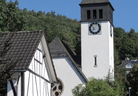 Turm der Erlöserkirche in Adenau, © Tourist-Information Hocheifel-Nürburgring Turm der Erlöserkirche in Adenau, © Tourist-Information Hocheifel-Nürburgring