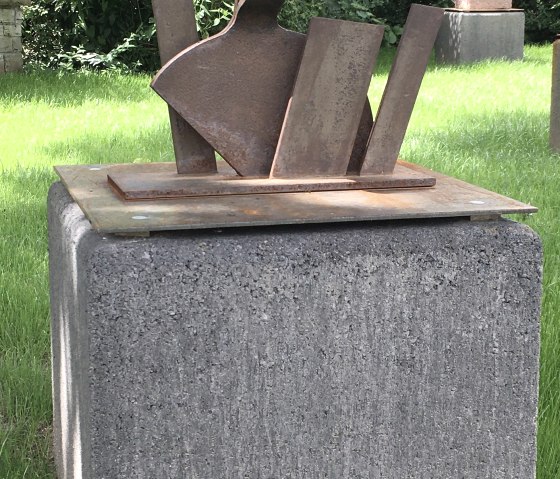 Skulptur Archetyp, © Kunststiftung Bernhard Müller-Feyen Skulptur Archetyp, © Kunststiftung Bernhard Müller-Feyen