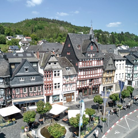 Historischer Marktplatz in der Eifel in Adenau , © Stadt Adenau  Marktplatz in der Stadt Adenau