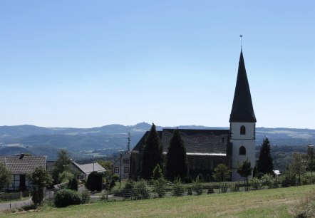 Pfarrkirche St. Michael Reifferscheid Fernblick, © TI Hocheifel-Nürburgring, VG Adenau Pfarrkirche St. Michael Reifferscheid Fernblick, © TI Hocheifel-Nürburgring, VG Adenau