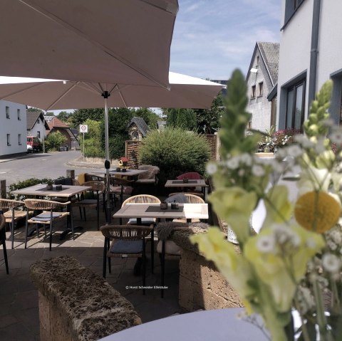 Terrasse Eifelstube Restaurant Hotel, © Eifelstube Rodder, H. Schneider Terrasse Eifelstube Restaurant Hotel, © Eifelstube Rodder, H. Schneider