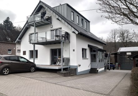 Haus Parkplatz Balkon Haus Parkplatz Balkon