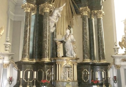 Altar Pfarrkirche St. Nikolaus Aremberg, © Tourist-Information Hocheifel-Nürburgring, Rita Kaiser Altar Pfarrkirche St. Nikolaus Aremberg, © Tourist-Information Hocheifel-Nürburgring, Rita Kaiser