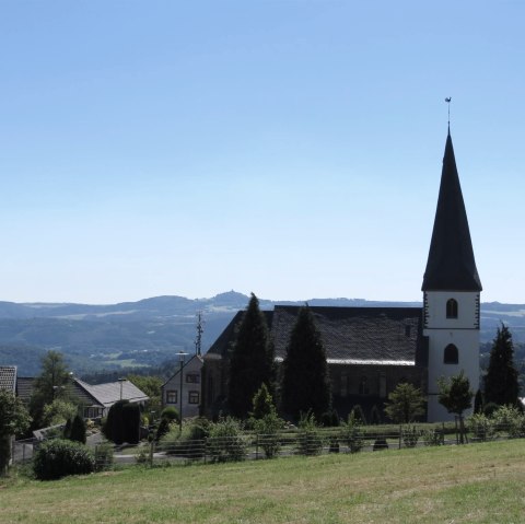 Pfarrkirche St. Michael Reifferscheid Fernblick, © TI Hocheifel-Nürburgring, VG Adenau Pfarrkirche St. Michael Reifferscheid Fernblick, © TI Hocheifel-Nürburgring, VG Adenau
