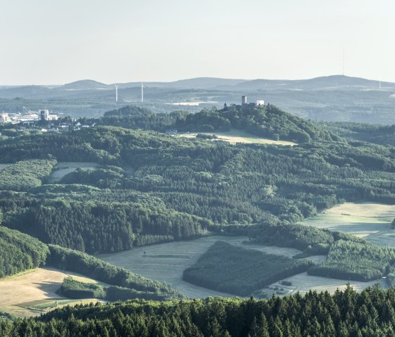 Uitzicht vanaf de Kaiser Wilhelm toren op de Hohe Acht _Eifel, © Kappest Uitzicht vanaf de Kaiser Wilhelm toren op de Hohe Acht _Eifel, © Kappest