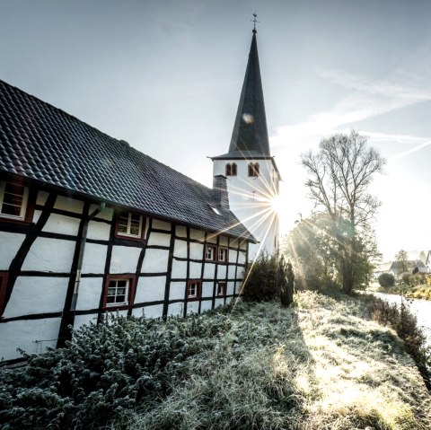 Église à Olef sur le sentier de l'Eifel, © Eifel Tourismus GmbH, D. Ketz Église à Olef sur le sentier de l'Eifel, © Eifel Tourismus GmbH, D. Ketz