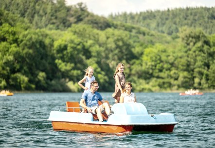Laacher See , © Eifel Tourismus GmbH, Dominik Ketz Boot auf dem See