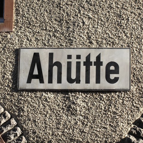 Bahnhofsschild, © Andreas Kurth Bahnhofsschild, © Andreas Kurth