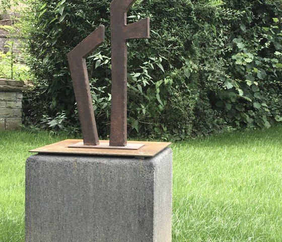 Skulptur Archetyp, © Kunststiftung Bernhard Müller-Feyen Skulptur Archetyp, © Kunststiftung Bernhard Müller-Feyen