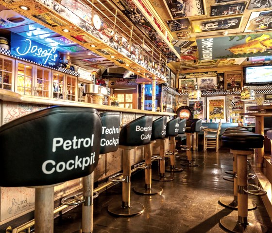 Nürburg-CockpitBar, © Dorint am Nürburgring| Nürburg-CockpitBar, © Dorint am Nürburgring|