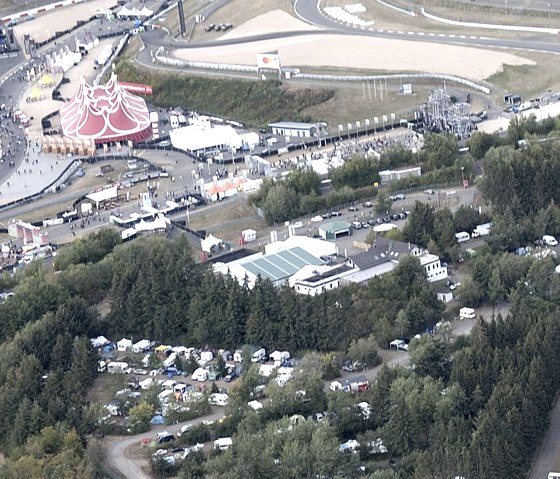 PRIME-LOCATION | Angrenzend F1 Grand-Prix-Strecke., © Camping am Nürburgring GmbH, 53520 Müllenbach PRIME-LOCATION | Angrenzend F1 Grand-Prix-Strecke., © Camping am Nürburgring GmbH, 53520 Müllenbach