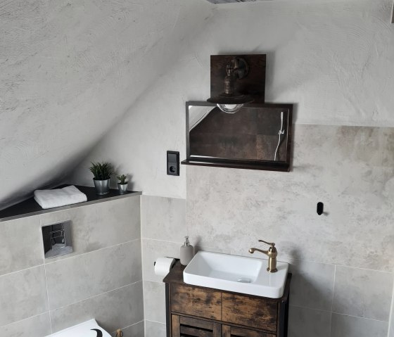 Waschplatz Bad Obergeschoß, © Hoffmann, Western Cottage Hocheifel Waschplatz Bad Obergeschoß, © Hoffmann, Western Cottage Hocheifel