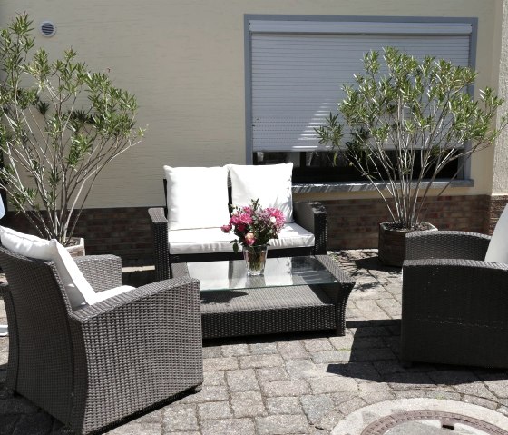 Sitzgruppe Außen, © Josef Hilberath Sitzgruppe Außen, © Josef Hilberath