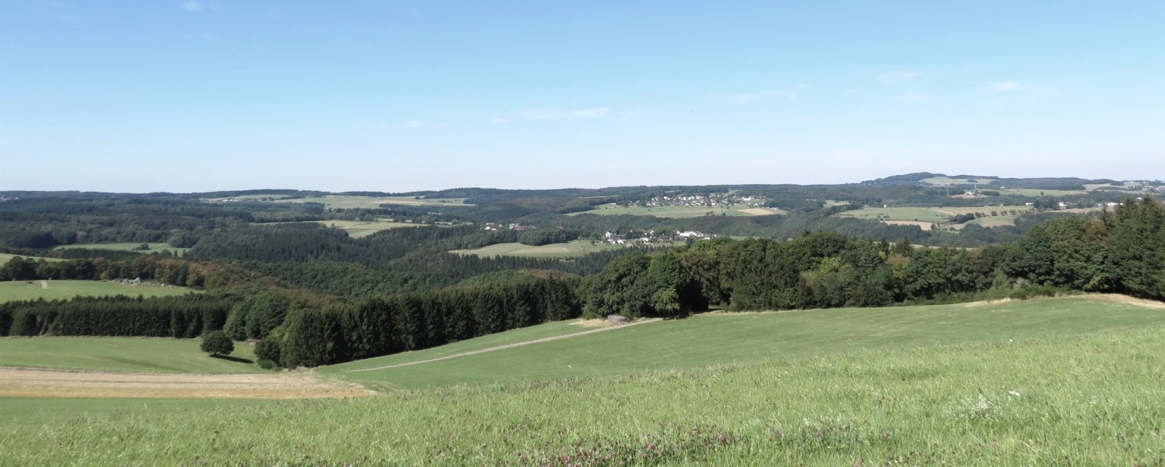 Uitzicht in de verte van de Kottenbornse kapel Eifelblick, © Tourist-Information Hocheifel-Nürburgring Uitzicht in de verte van de Kottenbornse kapel Eifelblick, © Tourist-Information Hocheifel-Nürburgring