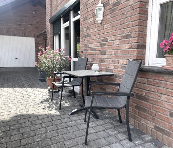 Eingangsbereich mit Sitzgelegenheit Eingangsbereich mit Sitzgelegenheit