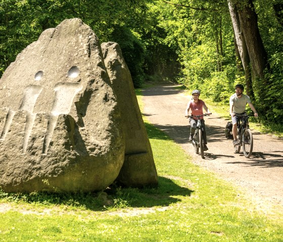 Piste cyclable du parc volcanique, sculpture dans le Nettepark, © Eifel Tourismus GmbH, Dominik Ketz Piste cyclable du parc volcanique, sculpture dans le Nettepark, © Eifel Tourismus GmbH, Dominik Ketz