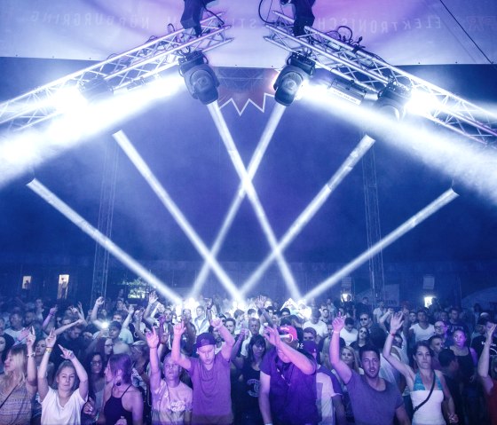 EVENT-CENTER Entertainment LIVE-MUSIK Tanztal, © Camping am Nürburgring GmbH, 53520 Müllenbach EVENT-CENTER Entertainment LIVE-MUSIK Tanztal, © Camping am Nürburgring GmbH, 53520 Müllenbach