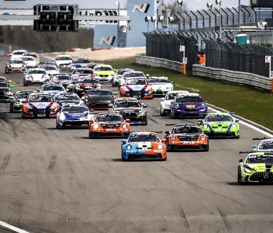 Starterfeld, &copy; N&uuml;rburgring&copy;Q24h_2023_Start_Foto-ADAC-Gruppe C