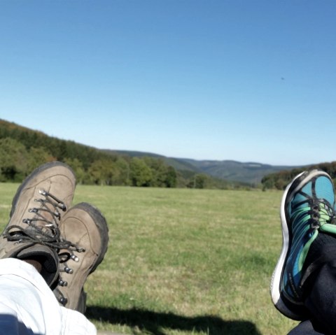 Entspannung auf der Schaukelliege, © TI_Hocheifel-Nuerburgring,D.Schmitz