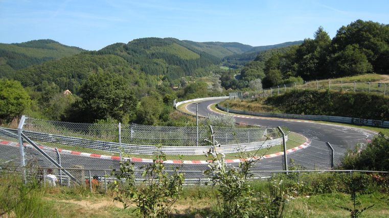 Rennstrecke Nordschleife mit Kurve 