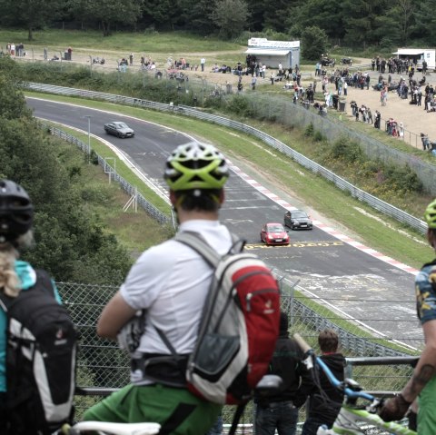 De fietstocht over de Eifel Vulkaan Fietsroute brengt je langs de N&uuml;rburgring, &copy; TI Hocheifel-N&uuml;rburgring/R. Schanze