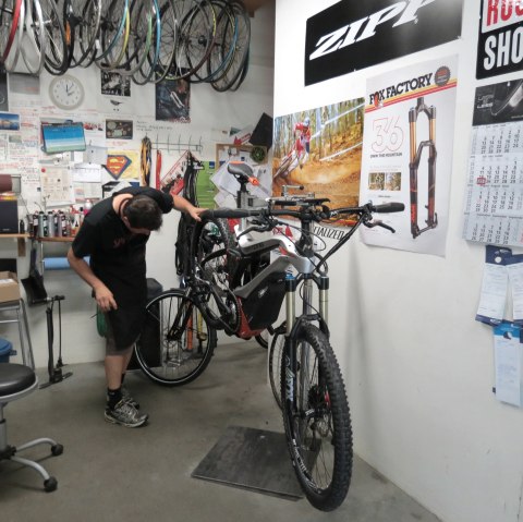 Radservice  bei Radsport Breuer, © Tourist-Information Hocheifel-Nürburgring