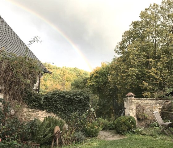 Regenbogen mit Blick zum Garten, &copy; K.Graichen