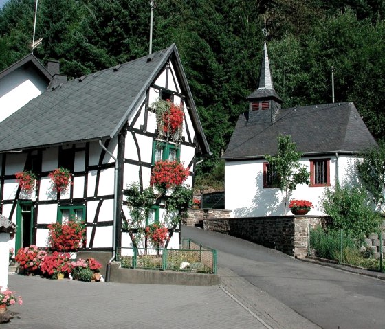 Dorfansicht mit Kapelle, © Dorfgemeinschaft Lückenbach