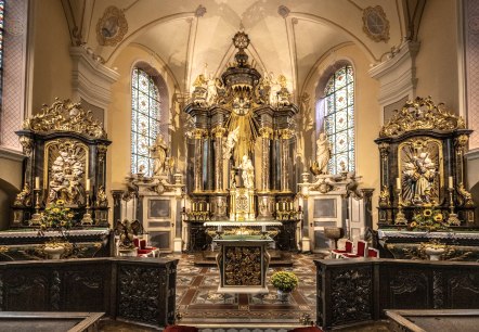 Altarbereich Pfarrkirche St. Nikolaus, &copy; Tourist-Information Hocheifel-N&uuml;rburgring