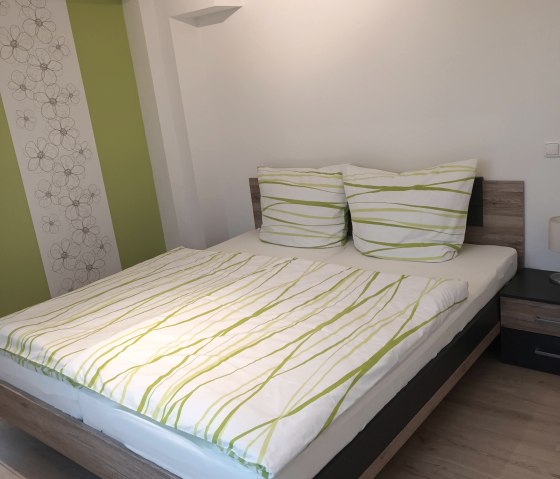 Schlafzimmer Doppelbett, &copy; Ferienwohnung Eifelzeiten,Gossen