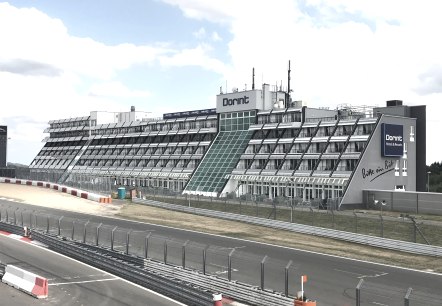 Außenansicht, © Dorint Am Nürburgring Hocheifel