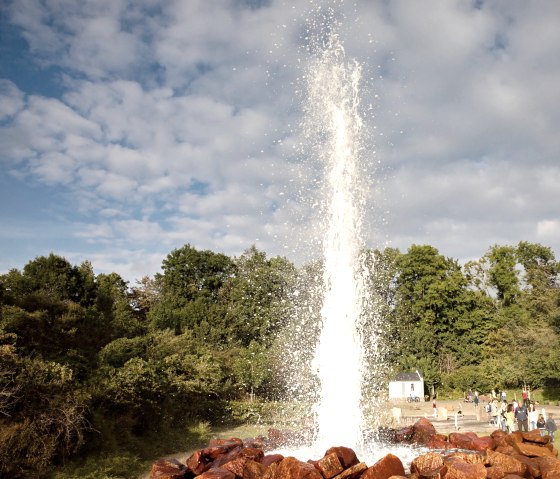 Objectif sur la piste cyclable du parc volcanique : Geysir à Andernach, © Vulkanpark GmbH, Martin Christ