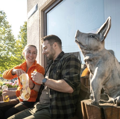 Pause am Hofladen Leif, &copy; Tourist-Information Hocheifel-N&uuml;rburgring, Dominik Ketz