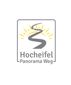 Logo des Hocheifel Panorama Wegs mit stilisiertem Weg und Sonne.