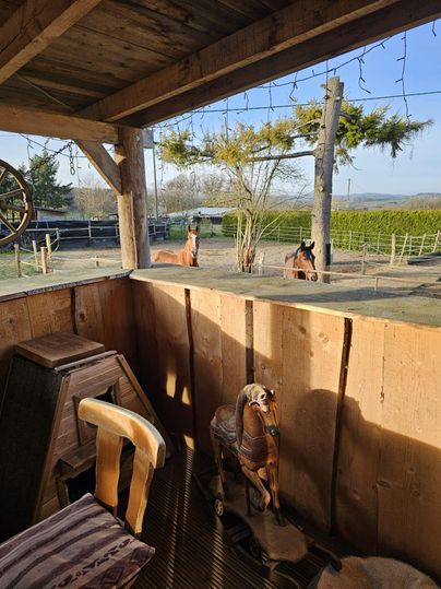 Avec beaucoup d'amour du détail, nous avons aménagé notre terrasse.