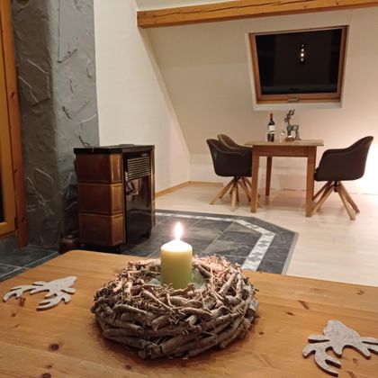 L'appartement de vacances dispose d'une table à manger pour jusqu'à 4 personnes.