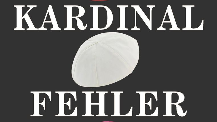 Eine Straße mit farbenfrohen, historischen Fachwerkhäusern. Der Himmel ist klar und blau, und die Atmosphäre ist einladend.