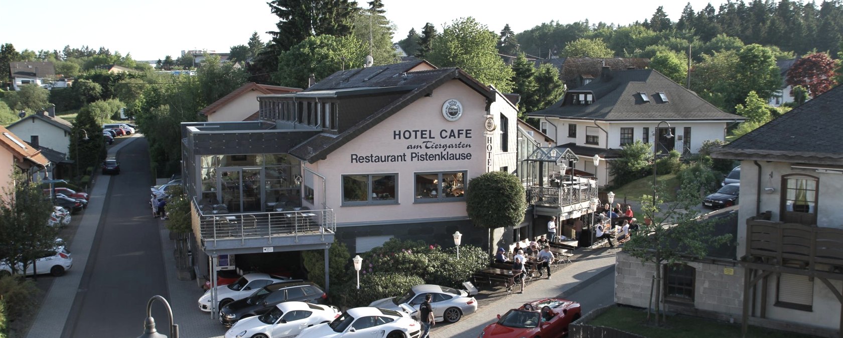 Ansicht Hotel mit Eingang Pistenklause, © Hotel zum Tiergarten