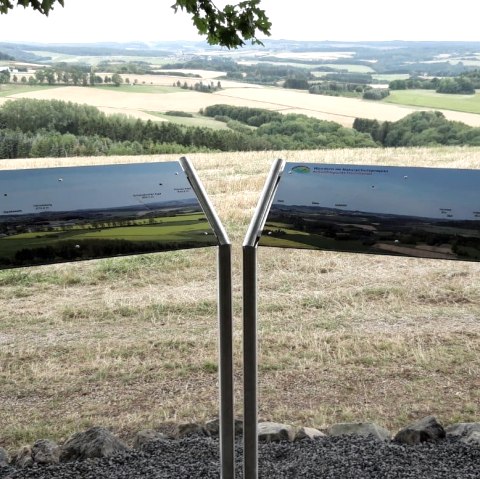 Panoramatafeln Aussichtspunkt H&ouml;mmerich, &copy; Tourist-Information Hocheifel-N&uuml;rburgring