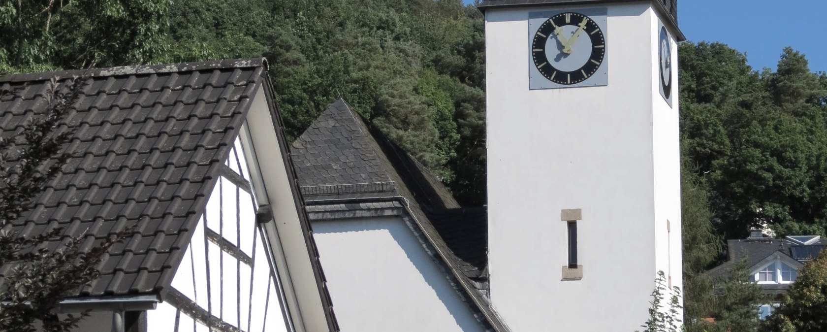 Turm der Erlöserkirche in Adenau, © Tourist-Information Hocheifel-Nürburgring