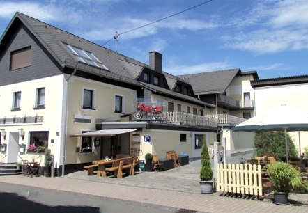 Hotel-Restaurant H&uuml;llen in Barweiler, &copy; H&uuml;llen