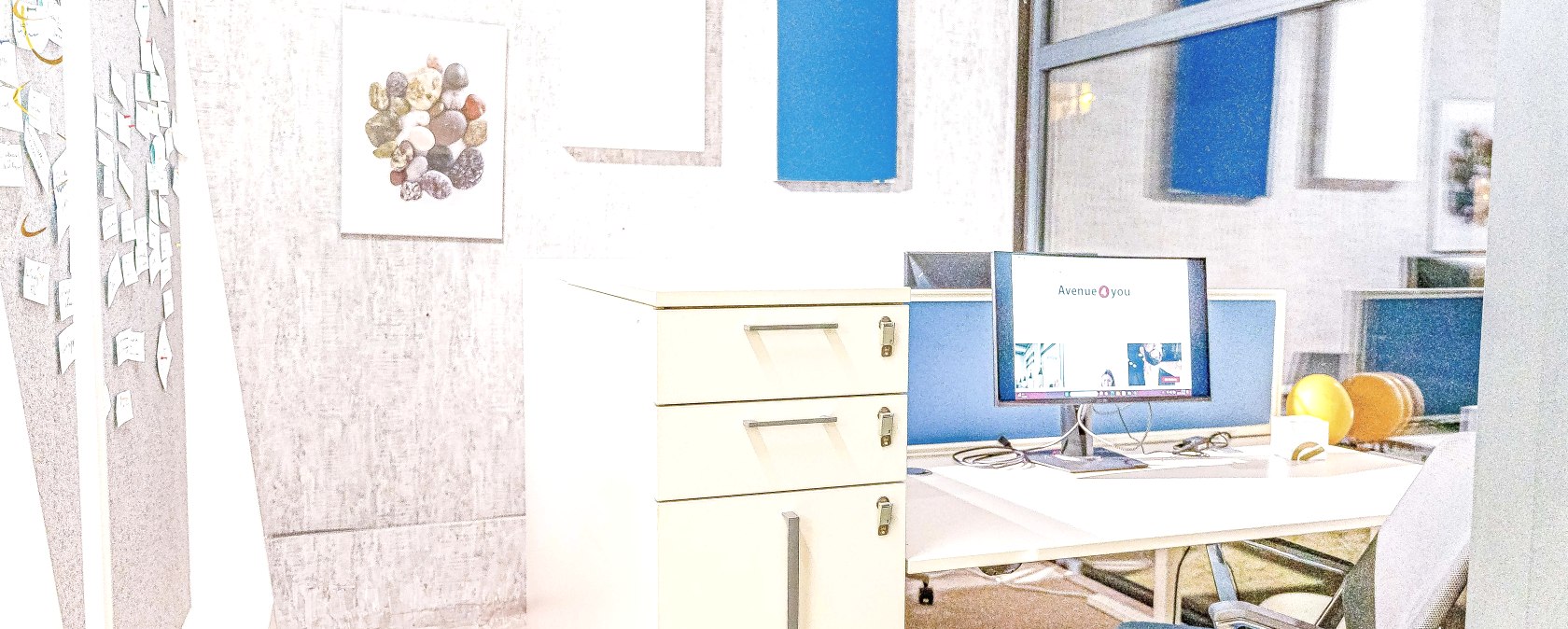 2er Arbeitsplatz im Fenster, &copy; Werner Wischnewski Fotograf Marc van Elsen