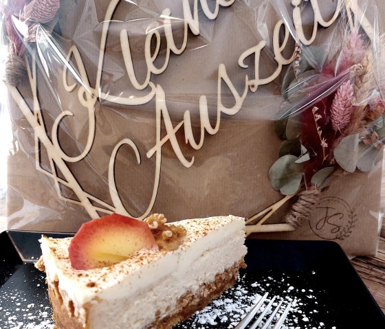 Kuchenteller&copy;CafeKleineAuszeit, &copy; Cafe KleineAuszeit, N.Nowakowski