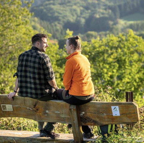 Aussichtspunkt Panoramabank XL bei M&uuml;sch, &copy; Tourist-Information Hocheifel-N&uuml;rburgring, Dominik Ketz
