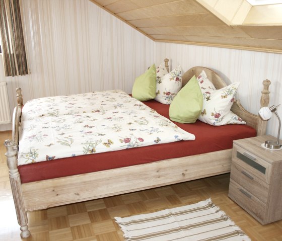 Doppelbettzimmer_Ferienwohnung Bellerwiese, &copy; Becker